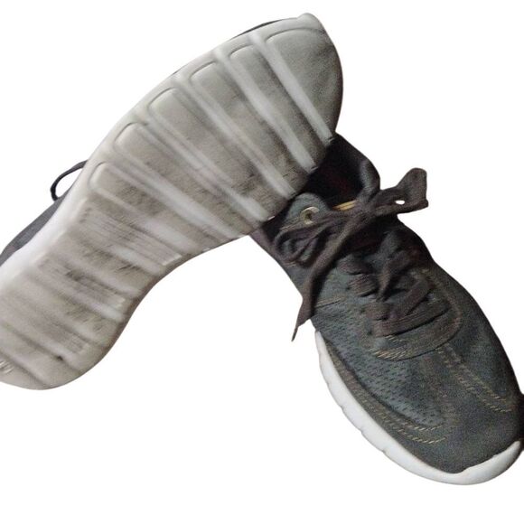 Levi's Dark Gray Sneakers with White Sole - Picture 3 of 10